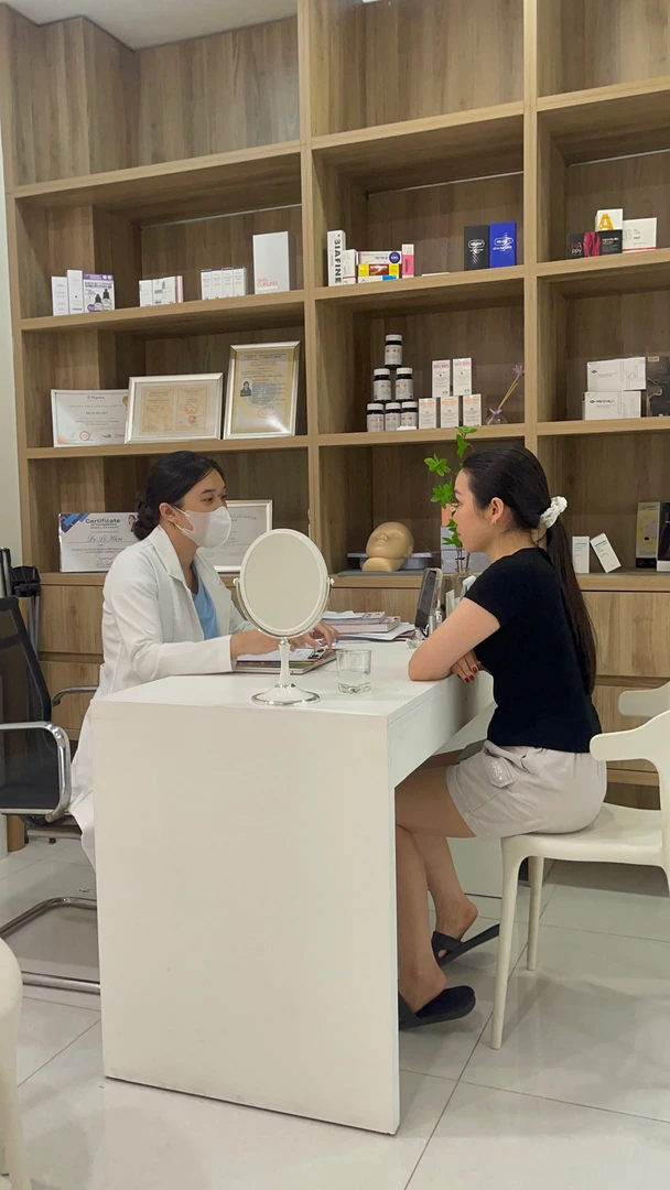 Thăm khám 1:1 với bác sĩ Da liễu