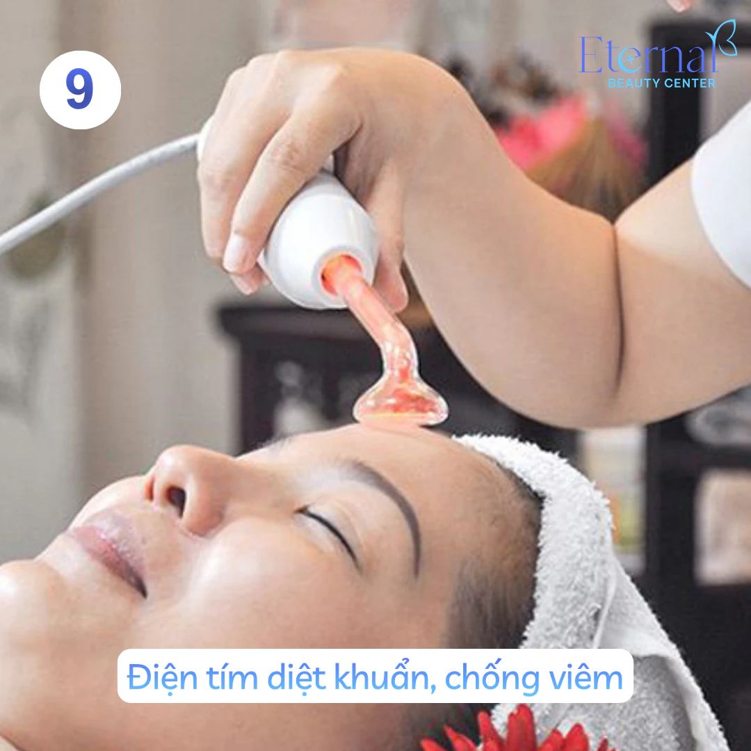 Bước 9 – Điện tím trong quy trình xử lý nhân mụn chuẩn y khoa tại Eternal