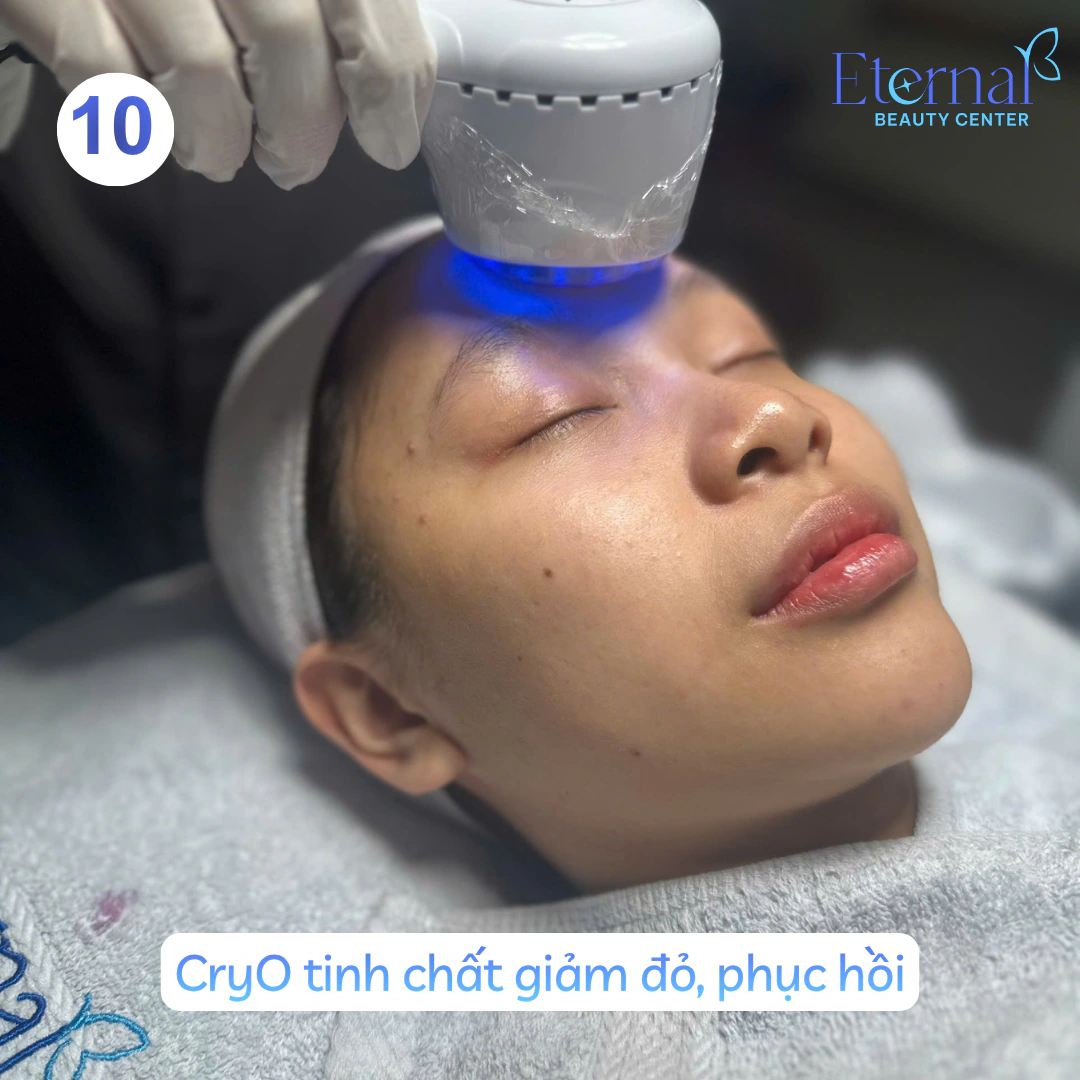 Bước 10 – Điện di lạnh trong quy trình xử lý nhân mụn chuẩn y khoa tại Eternal
